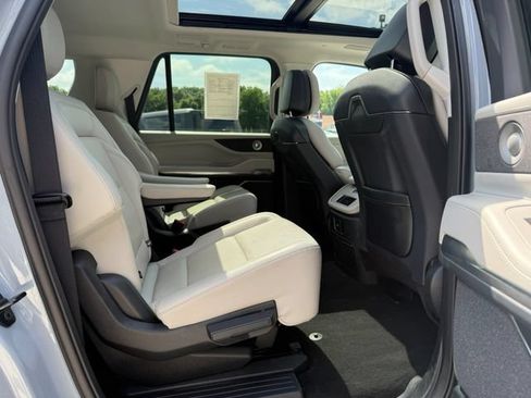 Used 2025 Lincoln Navigator L Reserve AWD/4WD image 10
