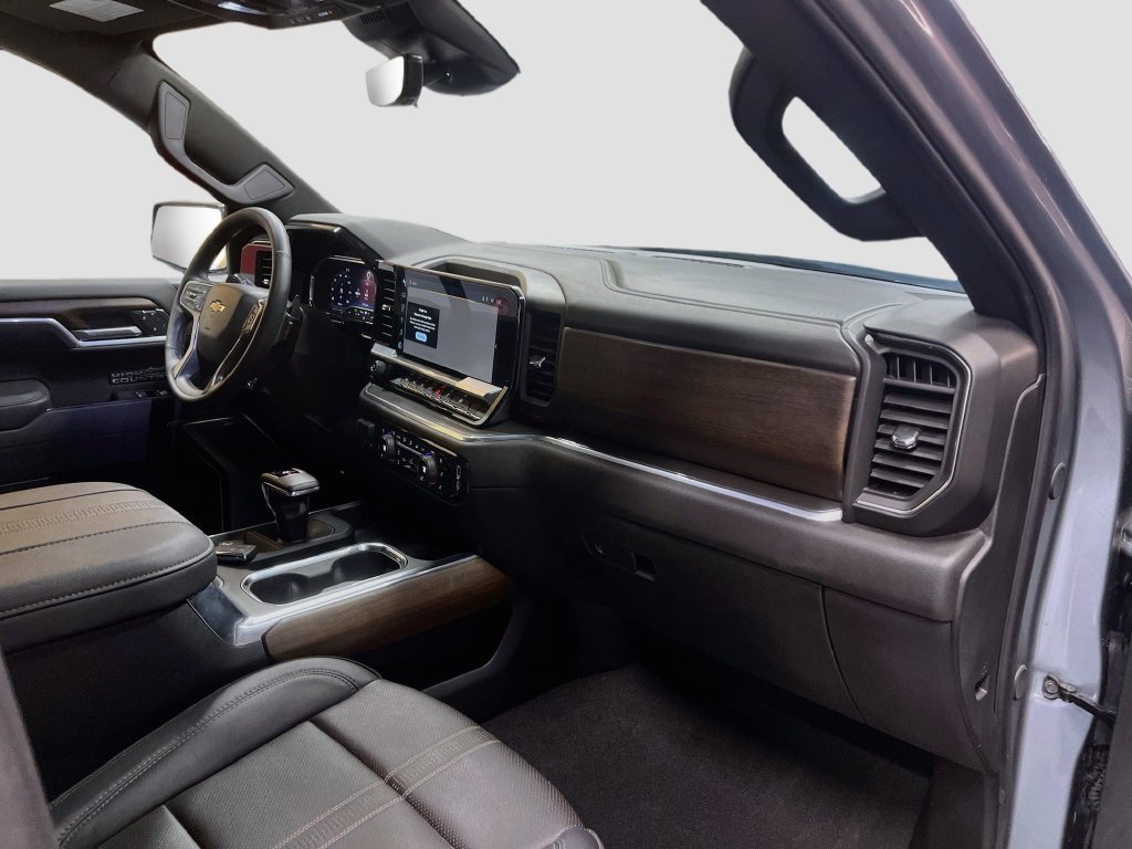 Used 2025 Chevrolet Silverado 1500 High Country AWD/4WD image 31
