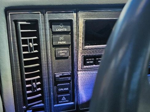 Used 1988 Buick Reatta Coupe FWD image 23