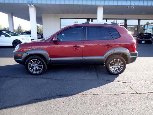 Used 2009 Hyundai Tucson SE image 2