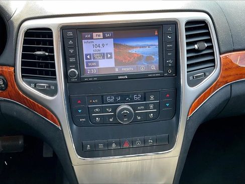Used 2013 Jeep Grand Cherokee Overland AWD/4WD image 13