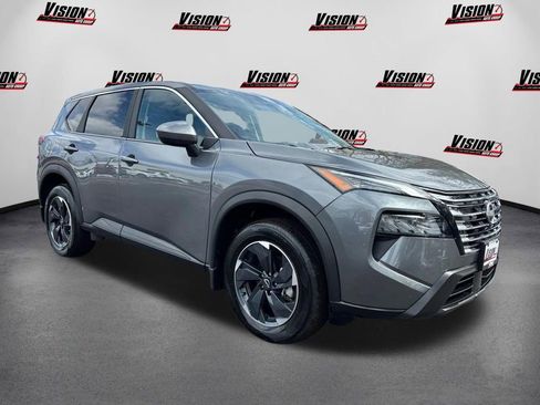 Used 2025 Nissan Rogue SV image 3