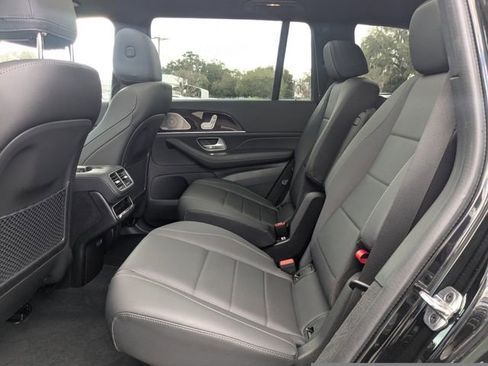Used 2025 Mercedes-Benz GLS 450 4MATIC image 16