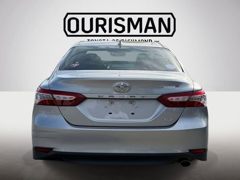 Used 2020 Toyota Camry XLE image 6