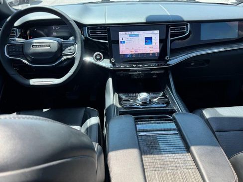 Used 2022 Jeep Wagoneer Series III w/ Premium Group I AWD/4WD image 9