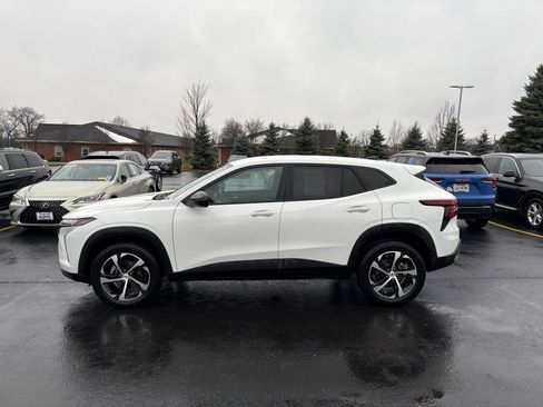 Used 2024 Chevrolet Trax RS w/ Driver Confidence Package image 2