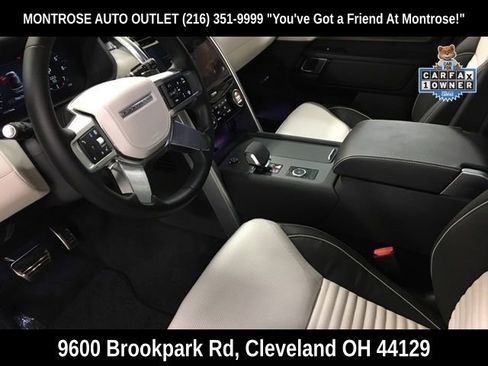 Used 2024 Land Rover Discovery Metropolitan Edition image 13