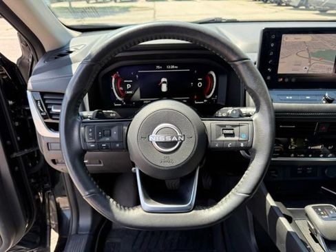 Used 2024 Nissan Rogue SL AWD/4WD image 18