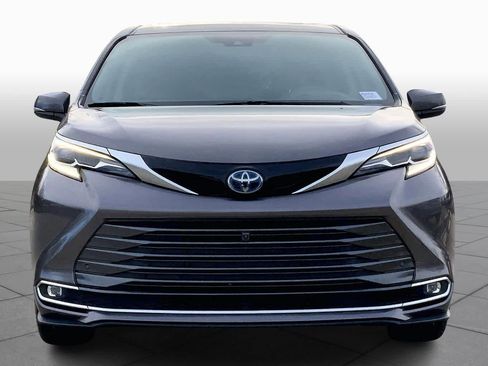 Certified 2021 Toyota Sienna Platinum image 5