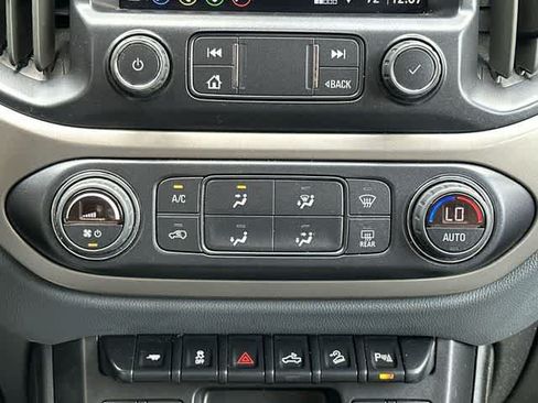 Used 2022 Chevrolet Colorado Z71 AWD/4WD image 14