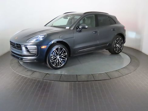 Certified 2025 Porsche Macan AWD/4WD image 1