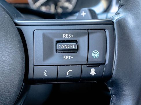 Used 2024 Nissan Pathfinder SV FWD image 16