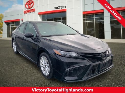 Used 2024 Toyota Camry SE FWD image 1