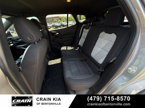 Used 2025 Chevrolet Trax RS FWD image 24