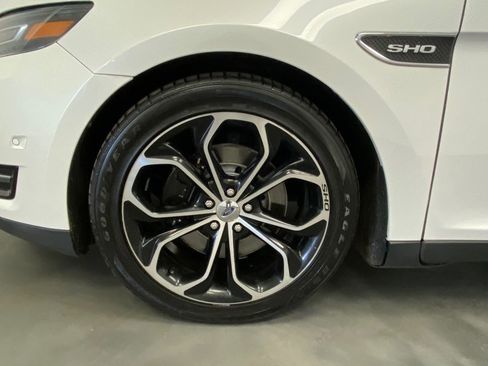 Used 2013 Ford Taurus SHO image 19