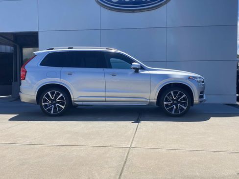 Used 2018 Volvo XC90 T6 Momentum w/ Momentum Plus Package AWD/4WD image 3