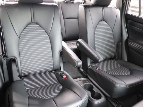 Used 2023 Toyota Highlander XSE AWD/4WD image 6