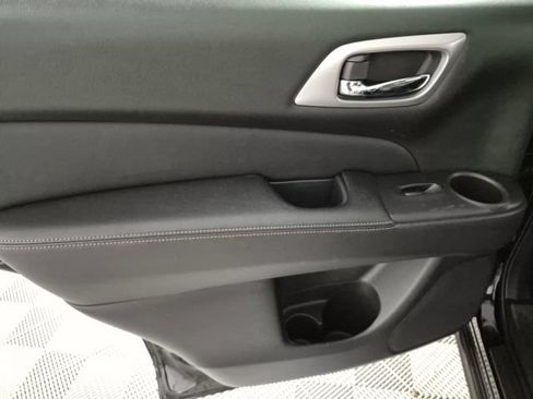 Used 2019 Nissan Pathfinder Platinum FWD image 28