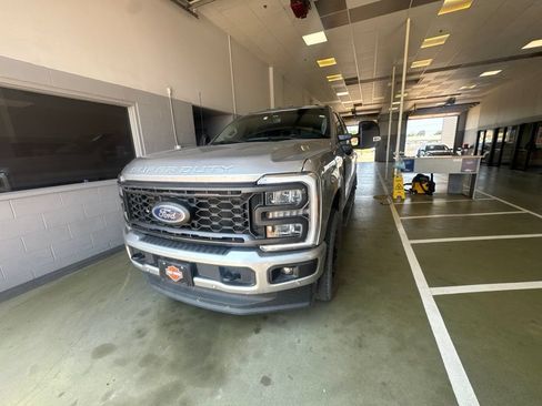 Used 2024 Ford F250 Lariat w/ Lariat Ultimate Package AWD/4WD image 3