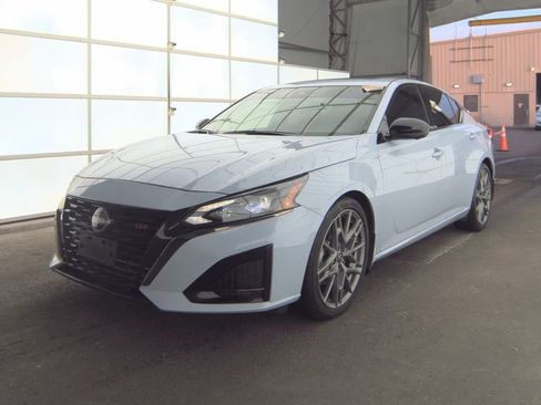 Certified 2024 Nissan Altima 2.0 SR image 1