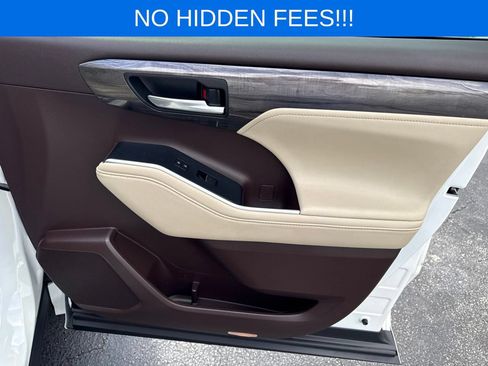 Used 2020 Toyota Highlander Limited FWD image 19