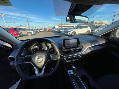 Used 2025 Nissan Altima 2.5 SV image 34