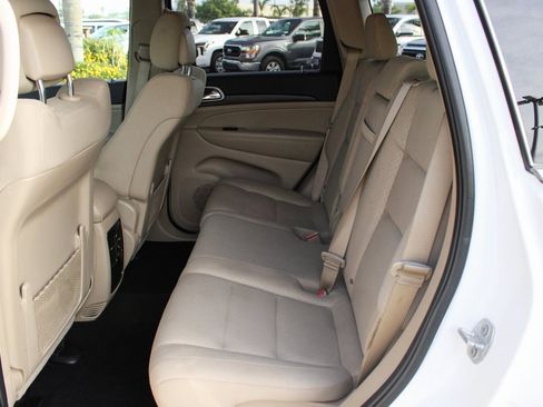 Used 2020 Jeep Grand Cherokee Laredo image 34