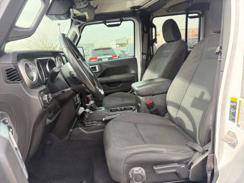 Used 2020 Jeep Gladiator Overland image 12