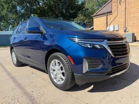 Used 2022 Chevrolet Equinox LT AWD/4WD image 2