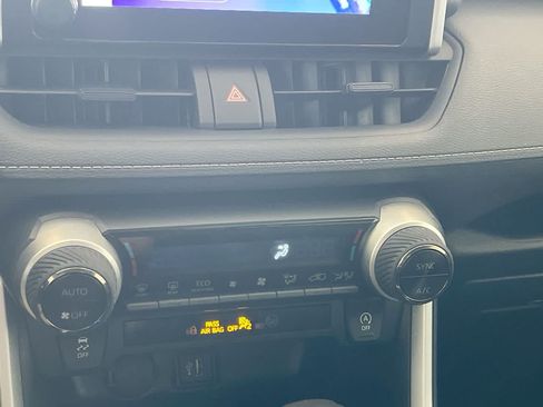Used 2025 Toyota RAV4 XLE AWD/4WD image 19