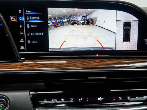 Used 2024 Cadillac Escalade ESV Premium Luxury Platinum AWD/4WD image 31