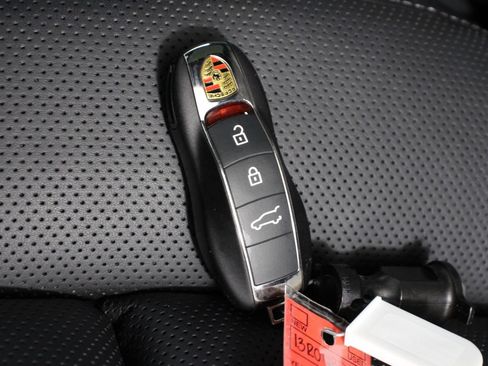 Certified 2026 Porsche Macan AWD/4WD image 34