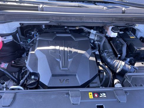 Used 2024 Kia Carnival SX FWD image 14