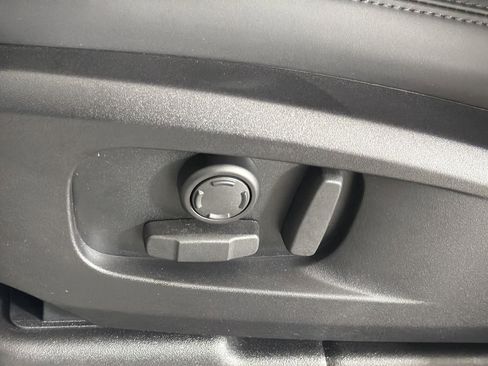 New 2026 Land Rover Defender 110 X-Dynamic SE image 24