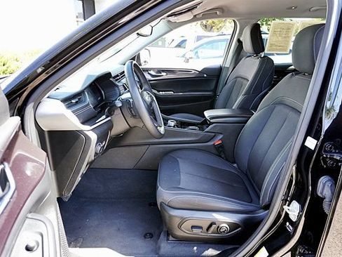 Used 2023 Jeep Grand Cherokee L Laredo RWD image 14
