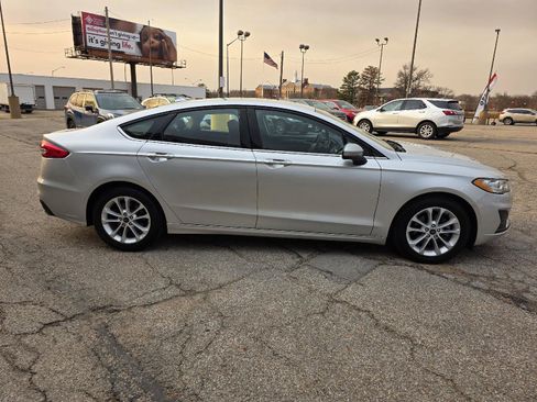 Used 2019 Ford Fusion SE image 4