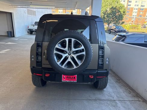 Used 2025 Land Rover Defender 110 X image 4