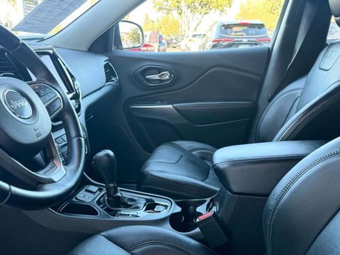 Used 2020 Jeep Cherokee Limited FWD image 12