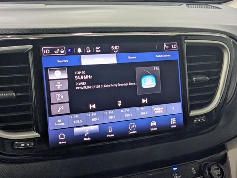 Certified 2024 Chrysler Pacifica Touring-L FWD image 15