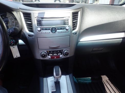Used 2010 Subaru Outback 2.5i Premium image 5