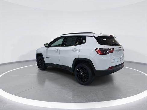New 2026 Jeep Compass Latitude image 6