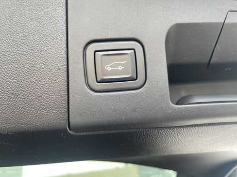 Used 2020 Cadillac XT5 Premium Luxury w/ LPO, Floor Liner Package image 10