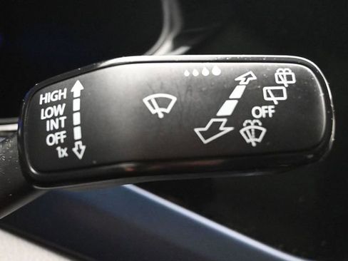 Used 2022 Volkswagen Taos SE w/ Panoramic Sunroof Package image 28