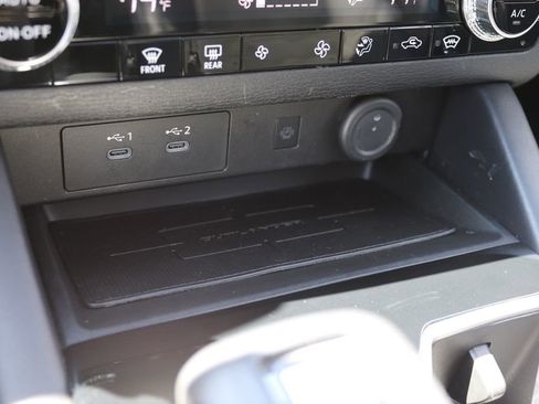 Used 2025 Mitsubishi Outlander SE image 32