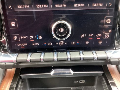 Used 2025 GMC Yukon Denali AWD/4WD image 20