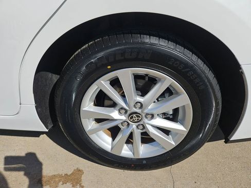 Used 2025 Toyota Camry LE image 25