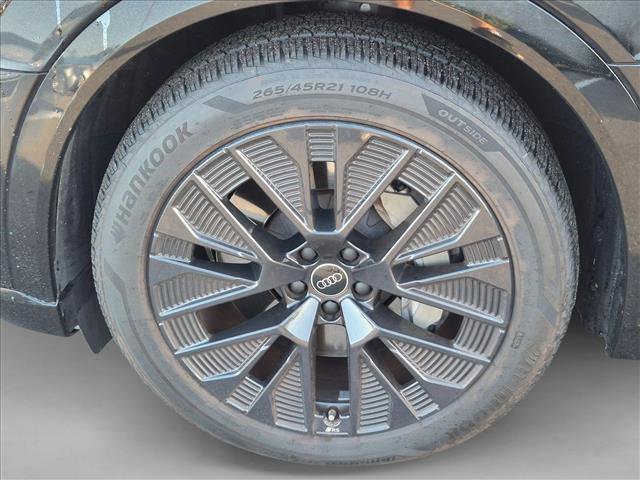 Used 2024 Audi Q8 e-tron Prestige w/ Prestige Package AWD/4WD image 10