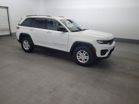 Used 2023 Jeep Grand Cherokee Laredo w/ Luxury Tech Group I AWD/4WD image 11