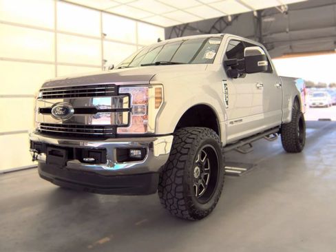 Used 2019 Ford F250 Lariat w/ Lariat Ultimate Package AWD/4WD image 3