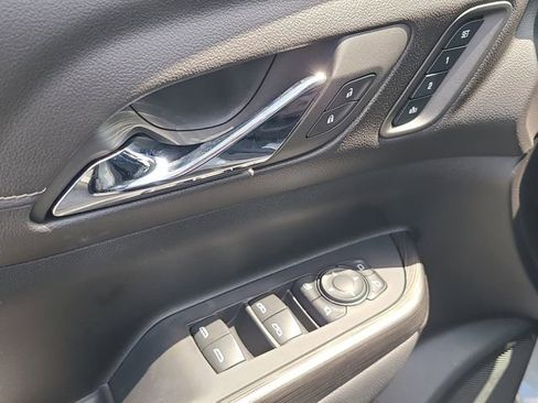 Used 2023 GMC Acadia SLT w/ Technology Package FWD image 17
